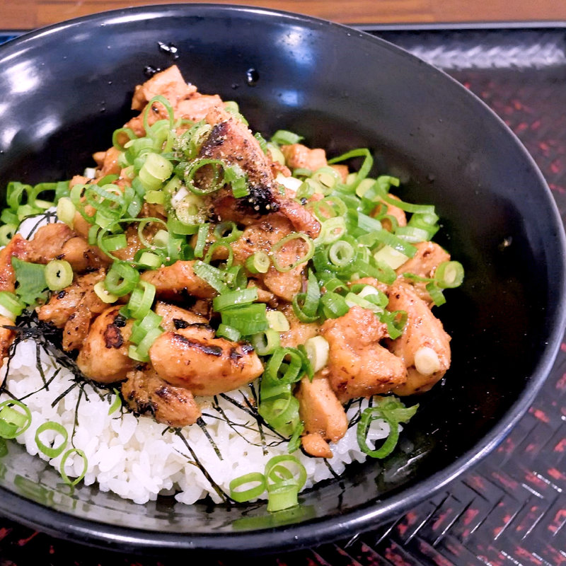 かしわバター丼（ミニ）(香川製麺所 東かがわ店)