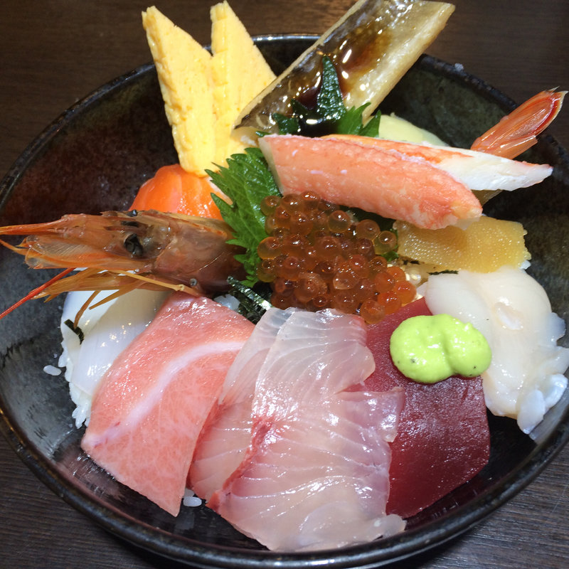 おまかせ丼(海鮮丼まるきた 1号店)
