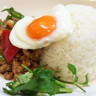 ガバオ炒め(パクチリ)