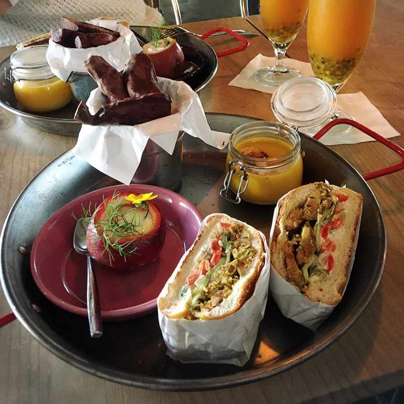 Ciabattaサンドイッチ（檸檬葉豬肉腸搭配紅椒乳酪醬）(包心菜實驗廚房)