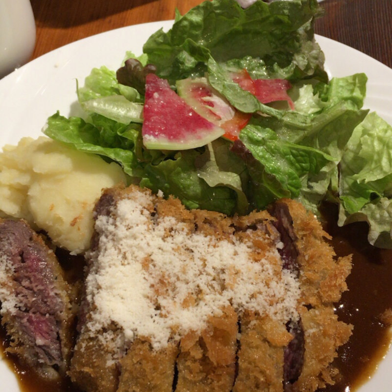 牛ヒレのカツレツ(鉄鍋ビストロ BLACK POT)