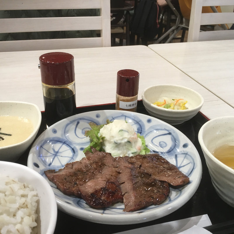 厚切りたんもと牛タン定食(炭焼き牛タン 仙台なとり イオンモール沖縄ライカム店 )