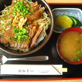 ステーキ丼(レストハウス　ボルドー)