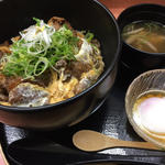 神戸牛A5ランクの究極のすじ肉を100%使用した「すじ玉丼 極み」(糀屋 （KOUJI-YA）)