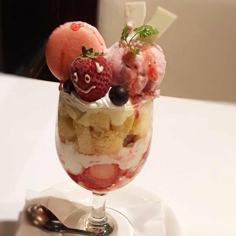 ヨーグルトとベリーのパフェ(ストロベリーフィールズ 西新店)