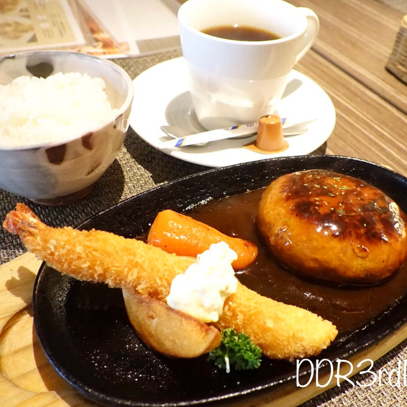 ハンバーグステーキとエビフライ(カフェ７５３ （なごみ）)