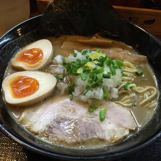 濃厚豚骨煮干し中華そば(煮干し中華そば　海猫 )