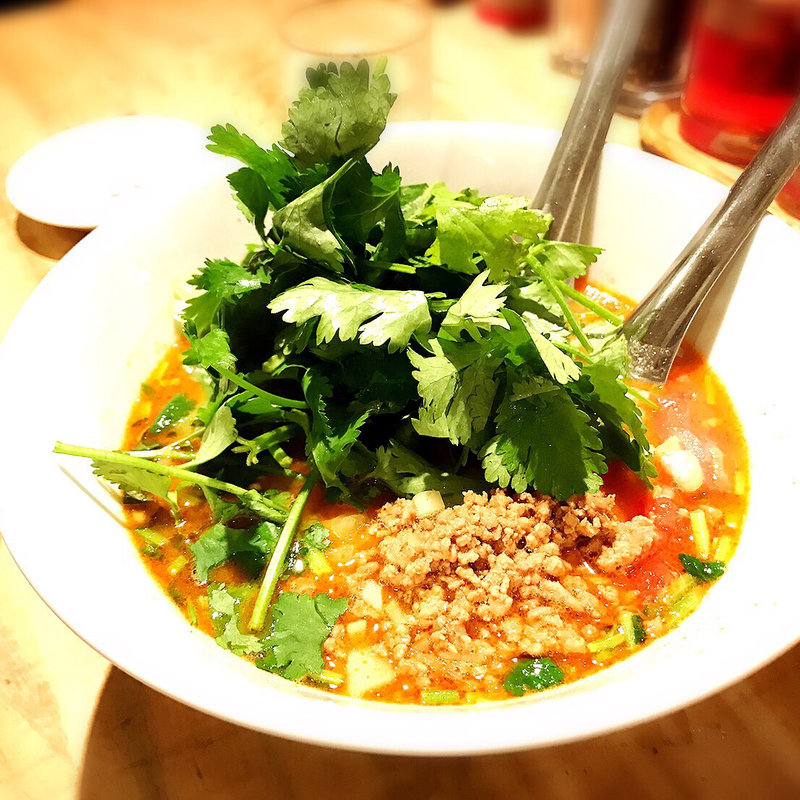 パクチーラーメン(九十九ラーメン 恵比寿本店)