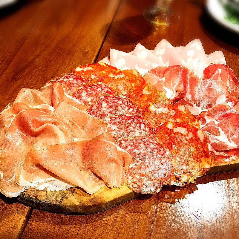 イタリア産サラミと生ハムの盛り合わせ(La TRIPLETTA ラ・トリプレッタ)