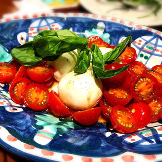 一口水牛モッツァレラのカプレーゼ(La TRIPLETTA ラ・トリプレッタ)