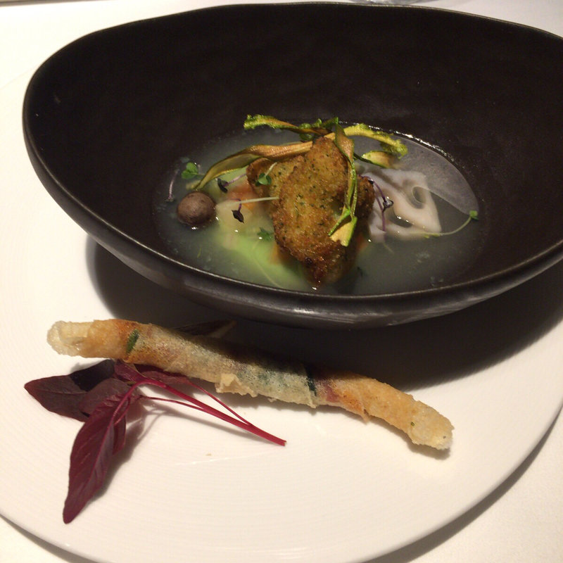 ハーブ香る本日の鮮魚のフリット アスパラガスとオルツォのミネストラ 根菜を添えて(リストランテASO)