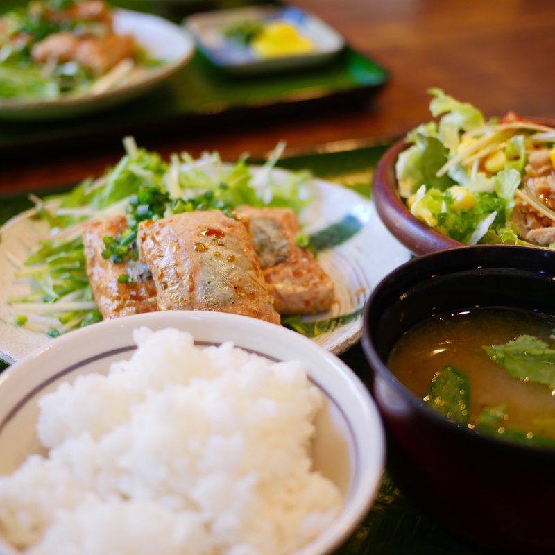 海老と山芋の湯葉包み揚げ(隠れcafe びーだま)