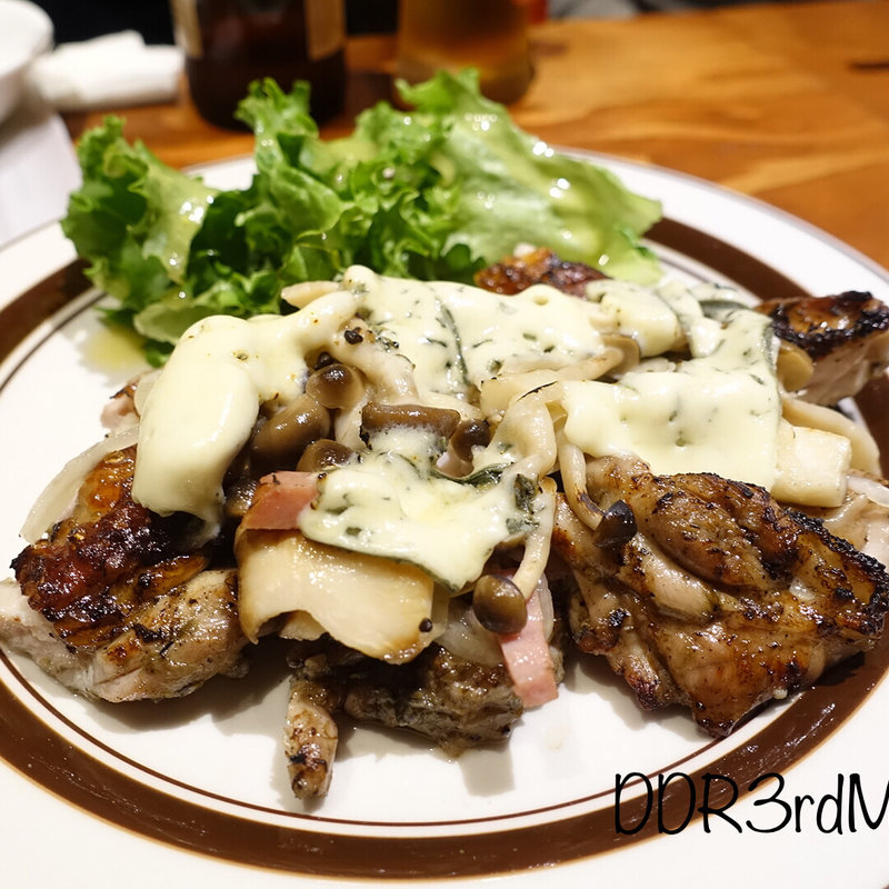 たっぷりキノコとブルーチーズのジャークチキン(ブルックリンダイナー中目黒店)