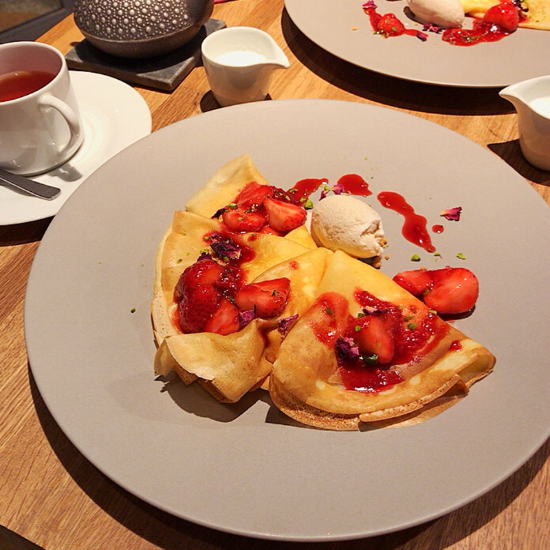 カスタードクレープ(CAKE STAND)