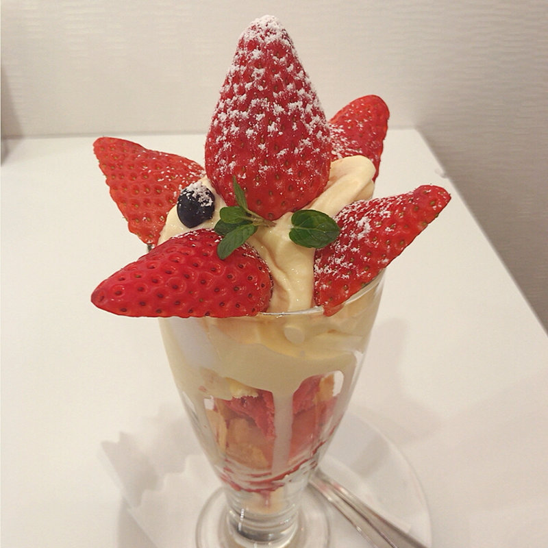 スカイベリーパフェ(フルーツむらはた)