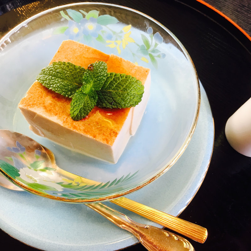 シナモン豆腐  黒蜜付(とようけ茶屋)