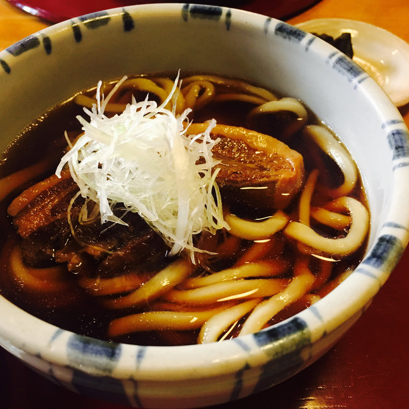 角煮めん(金笛うんとん処春夏秋冬)
