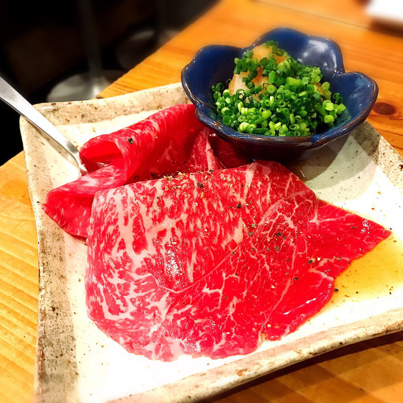 薄切りもも肉の焼きしゃぶ(焼肉・ホルモン 恵比寿 英司)
