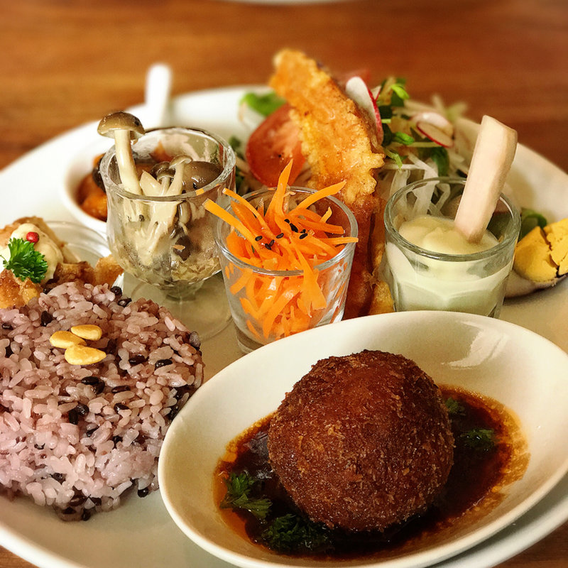 洋食プレート お肉(キッチン アモーフ(KITCHEN AMOFU))