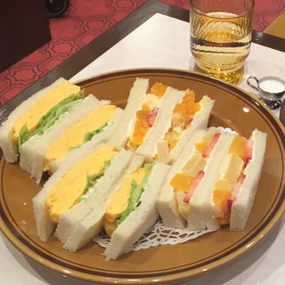 玉子&フルーツサンドイッチ(はまの屋パーラー)