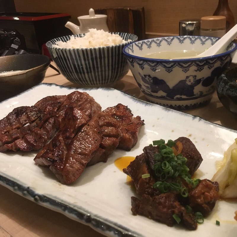 牛タン三昧定食(炭焼牛たん東山 仙台本店別館 )