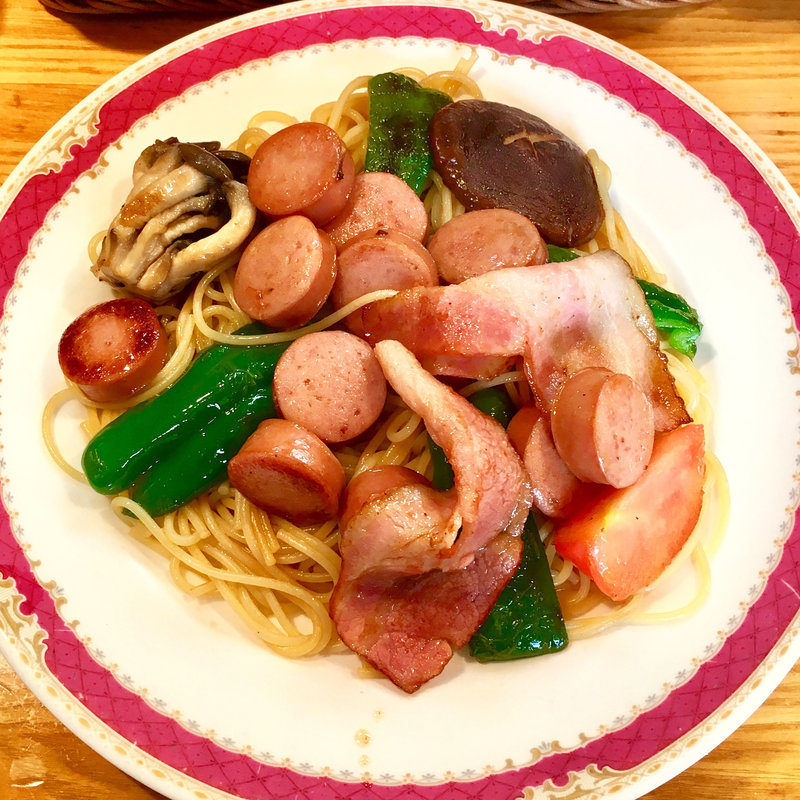 ベーコンとソーセージのスパゲッティ(おしょう油味)(HASHIYA)