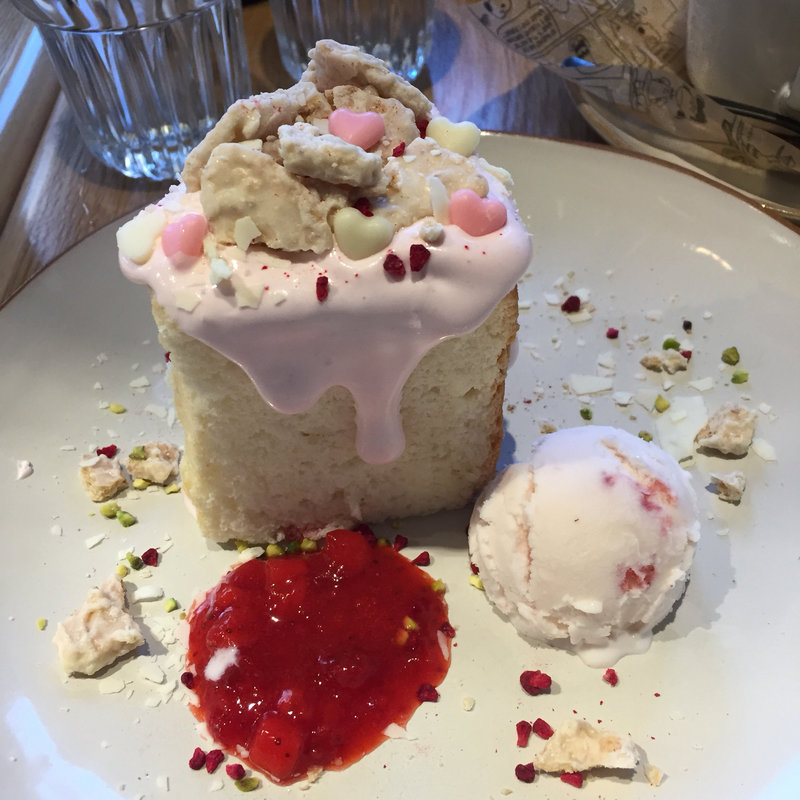 バブーエットのエンジェルフードケーキ(PEANUTS Cafe 中目黒)