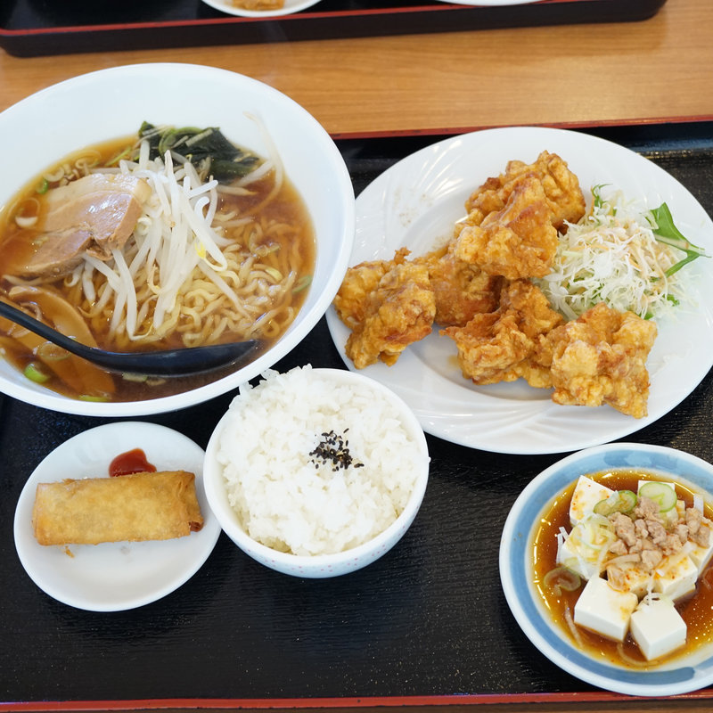 若鶏の唐揚げランチ(台湾料理 万客来 （バンキャクライ）)