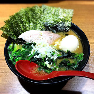 のり半熟味玉ラーメン(横浜家系ラーメン 麺家 黒)