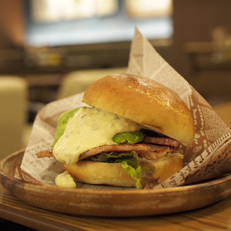 アボカドベーコンバーガー(ブレンドコーヒーセット)(肉が旨いカフェ NICK STOCK本町通り店)
