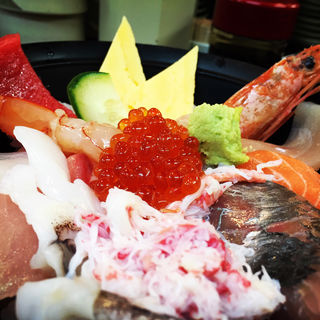 旬のおまかせ丼(近江町市場寿し （おうみちょういちばずし）)