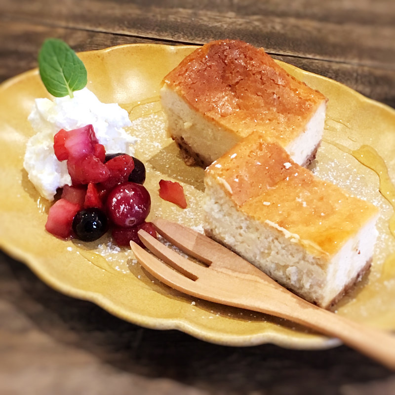 ビオワルンのチーズケーキ ベリーフルーツ添え(ワイン食堂 ビオワルン 藤崎店)