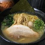 醬油豚骨ラーメン(横浜家系ラーメン 八段)