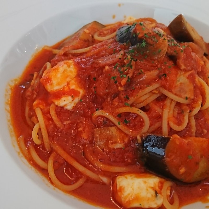 モッツァレラとバジルのトマトソース(ボスケット （Ｂｏｓｃｈｅｔｔｏ）)