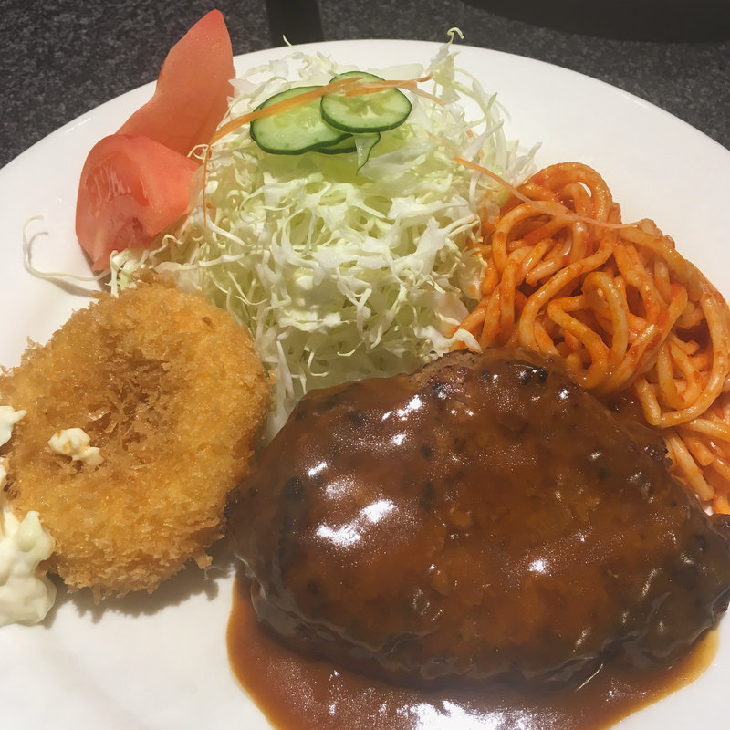 ハンバーグ&かにコロッケ(洋食屋ロビン)