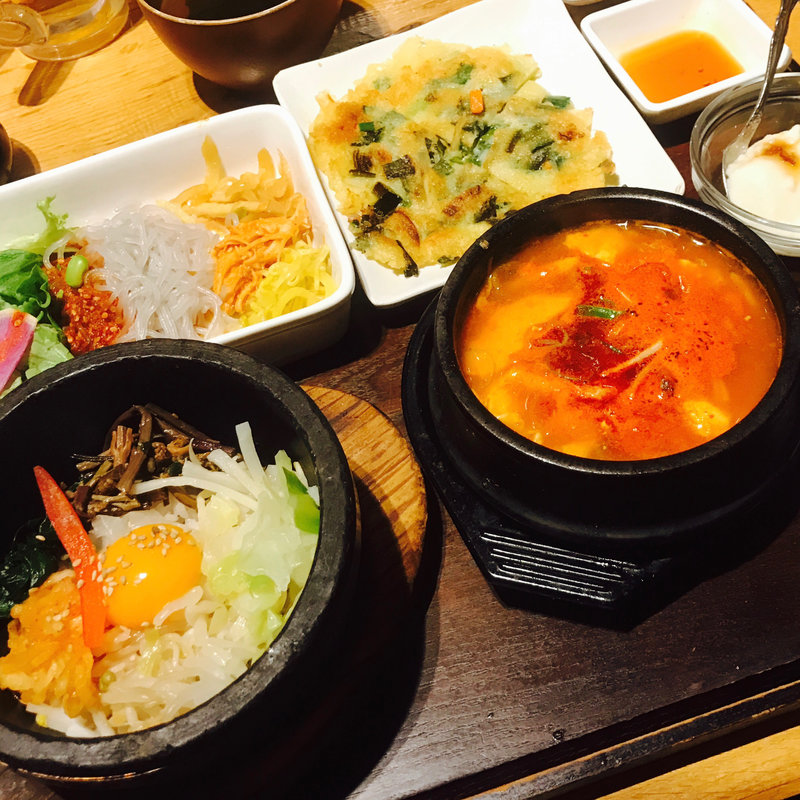 石焼ビビンパとスンドゥブチゲセット(韓美膳 東京ドームラクーア店)