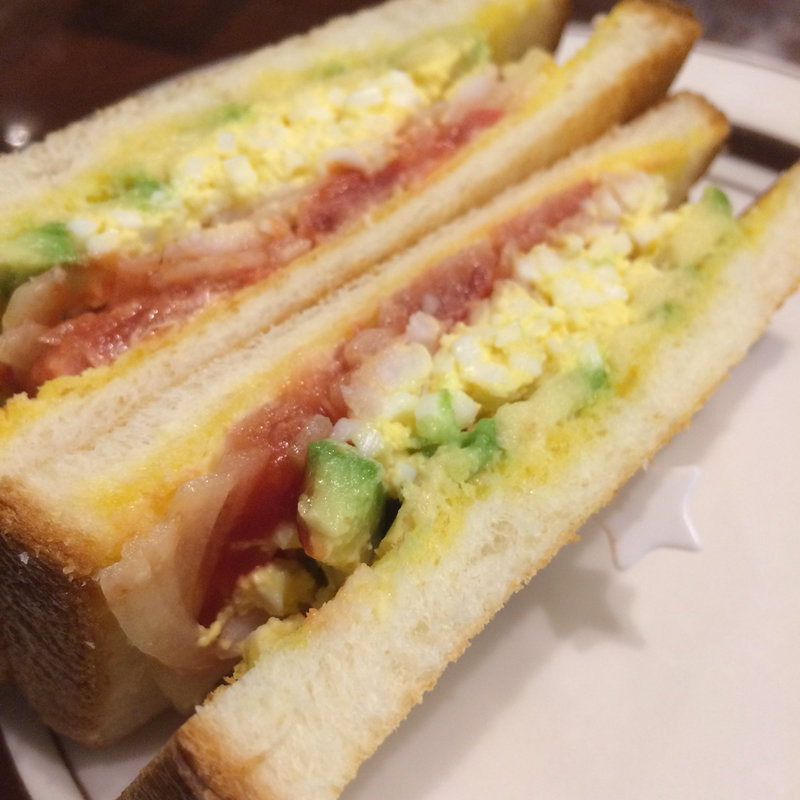 海老とアボカドと玉子のトーストサンド(星乃珈琲店)