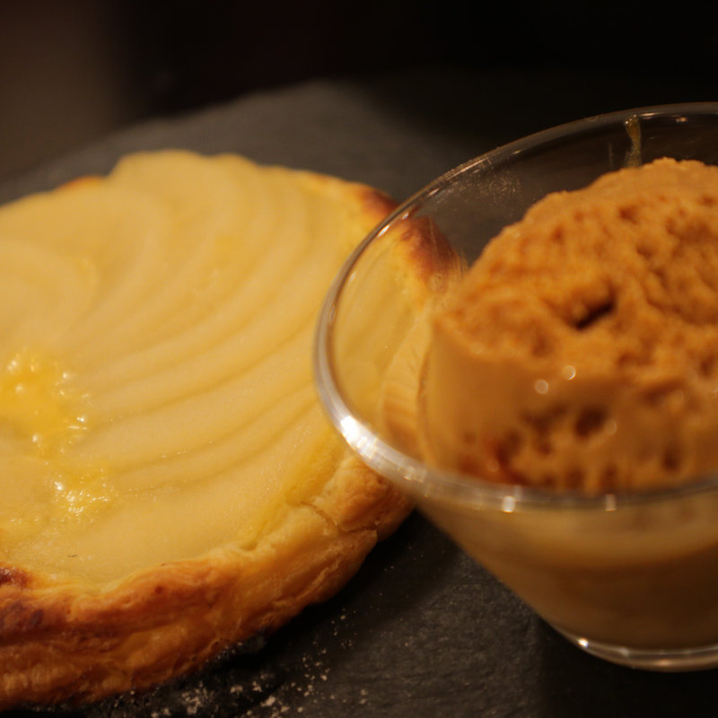 洋梨の薄焼きタルト 塩キャラメルアイス添え(Table Sugamata par Transit  （ターブルスガマタパートランジット）)