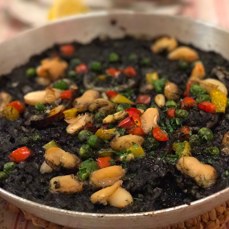 イカ墨のパエリア(ロスレイエスマーゴス)