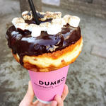 マシュマロチョコレートドーナツ(Dumbo Doughnuts and Coffee)