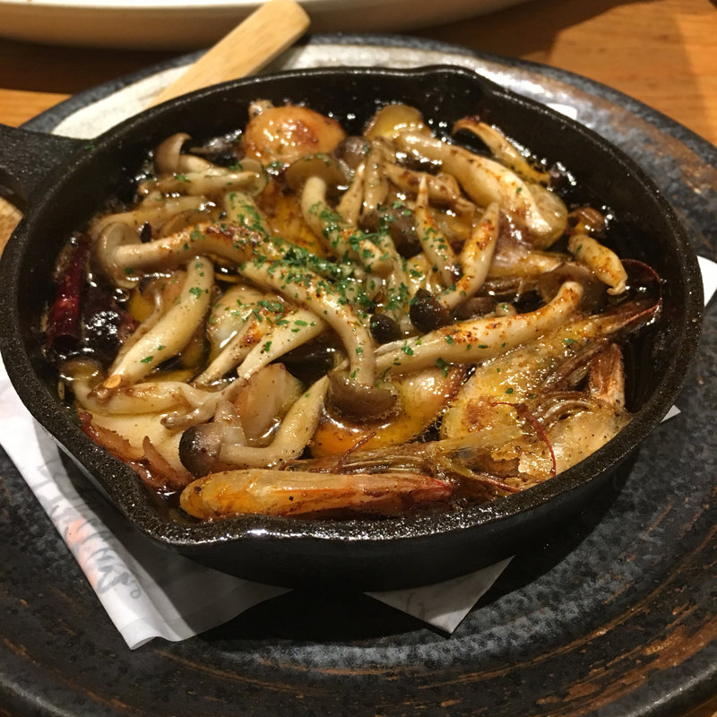 芝海老とタコのアヒージョ(こけら)