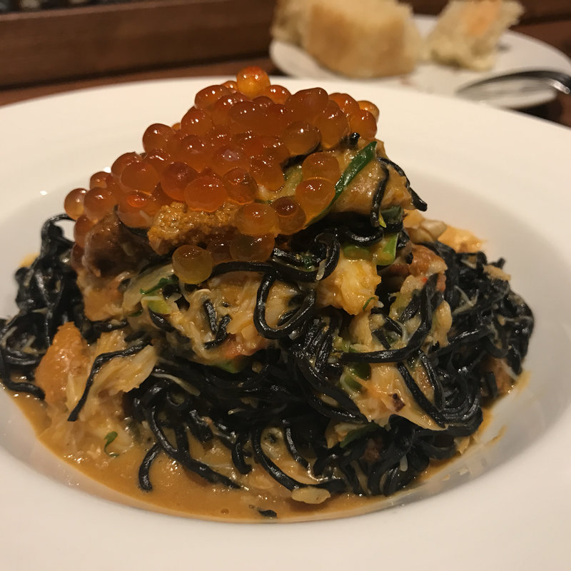 うにとずわい蟹・いかすみを練り込んだタリオリーニ(ラ ブォナ ヴィータ （LA BUONA VITA）)