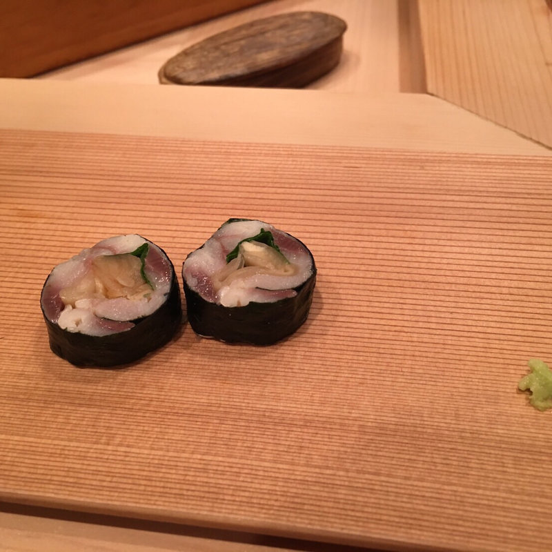 鯵と大葉とガリの巻物(鮨 太一)