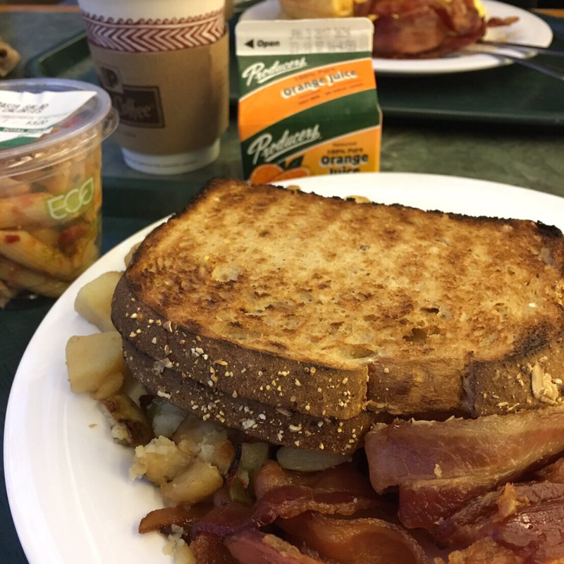 Breakfast entree : scrambled eggs(Yosemite Valley Food Court)
