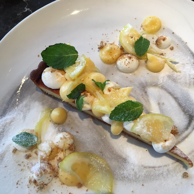 タルトシトロントラディションと自家製蜂蜜レモン(シロノシー)