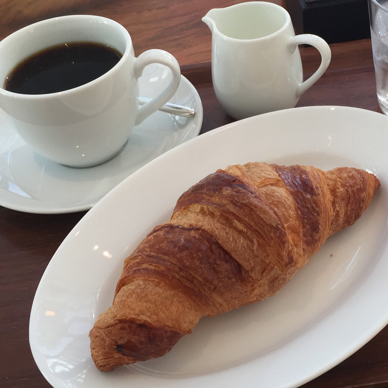 コーヒーとクロワッサン(ANDAZ TOKYO Pastry Shop)