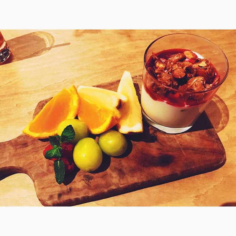 ヨーグルト&グラノーラ フレッシュフルーツ(IDOL)