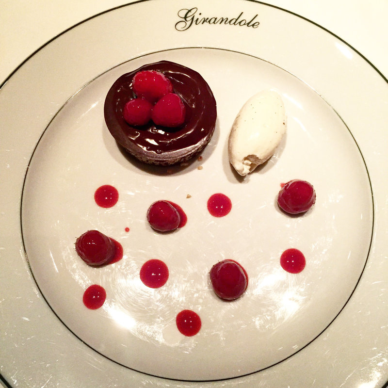 ガトーショコラとベリーコンポート(ジランドール)