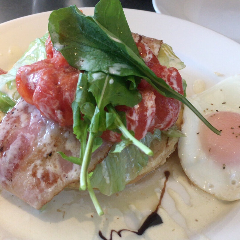 B.L.R.T.(レインボーパンケーキ （RAINBOW PANCAKE）)