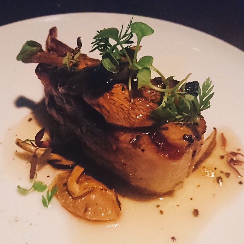 二度火入れしたプライムダブルラムチョップ(TWO ROOMS Grill ｜Bar （TWO ROOMS グリル | バー）)